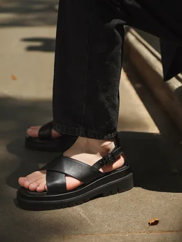 Мужские летние кожаные сандалии на толстой подошве с перекрестными ремешками, Европейский размер, Повседневная дышащая модная пляжная обувь для крутых мальчиков